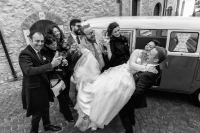 sposi con gli amici